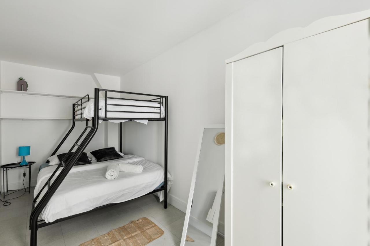 Апартаменты Chic And Comfortable Apart In Париж Экстерьер фото